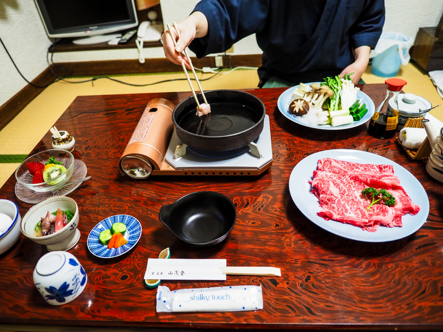 網站近期文章：【京都單人住宿】山茂登旅館 一泊二食 一萬一日幣還有壽喜燒吃也太超值